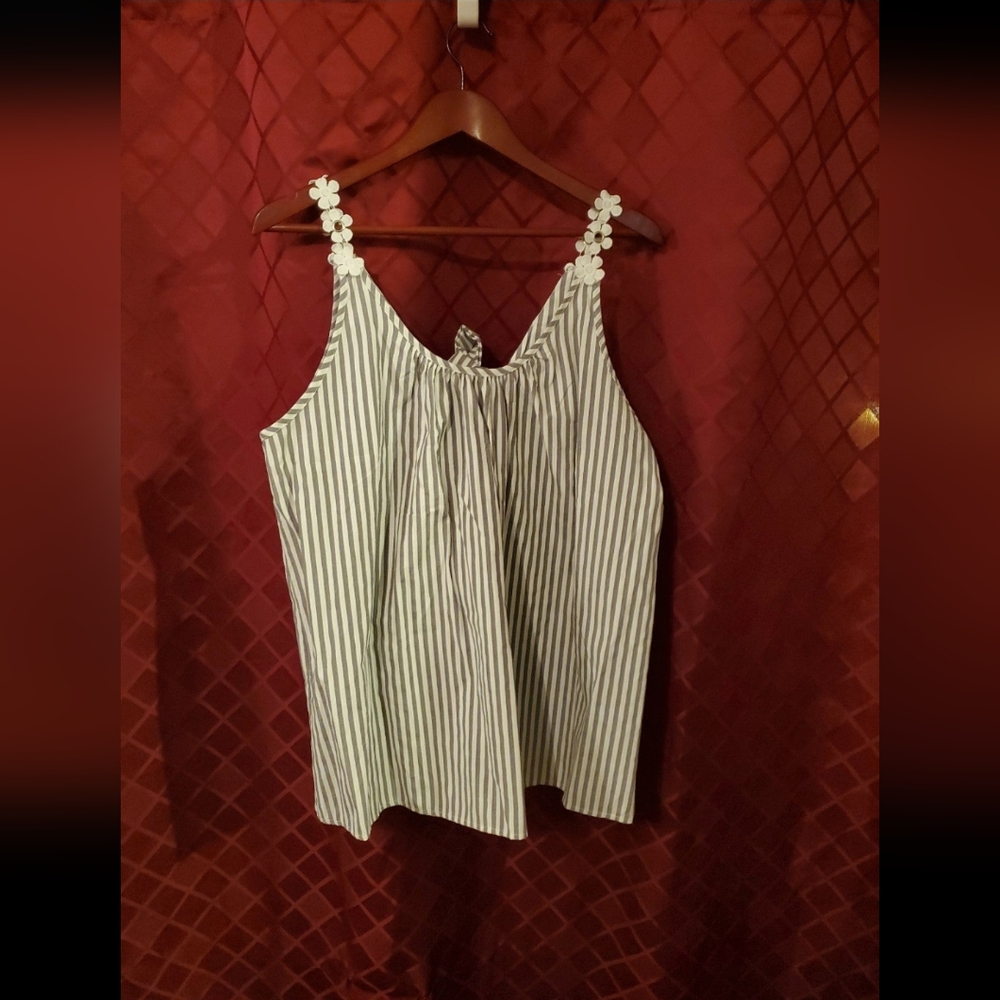(NWOT) OC OrderPlus Sleeveless Flower Top (size: 2XL)